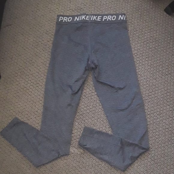 LIKE NEW NIKE PRO LIGHT/DARK GRAY LEGGINGS SZ: XS! - Picture 3 of 3